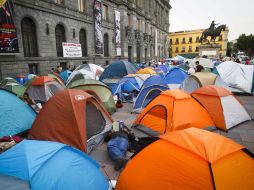 La CNTE acordó con la Segob y el gobierno capitalino trasladar su plantón a la Plaza Tolsá, para no afectar el Zócalo capitalino. SUN /