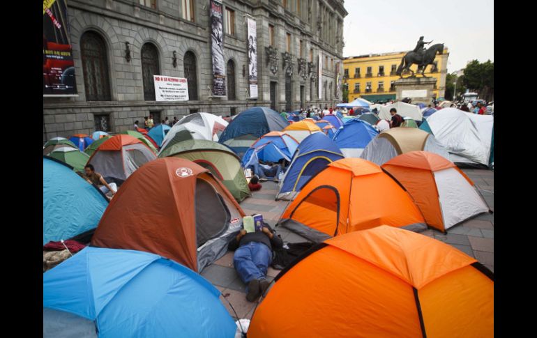 La CNTE acordó con la Segob y el gobierno capitalino trasladar su plantón a la Plaza Tolsá, para no afectar el Zócalo capitalino. SUN /