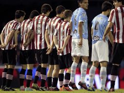 Los jugadores del Athletic de Bilbao sorprendieron con este acto. EFE /