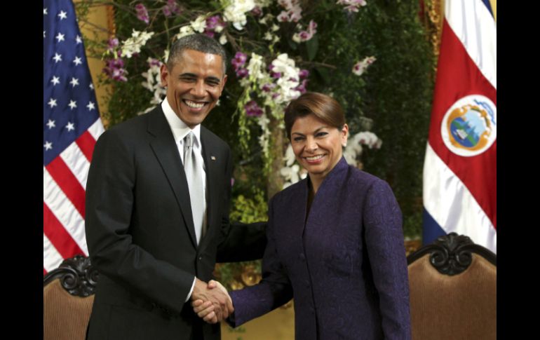 Barack Obama (i) y Laura Chinchilla (d) establecen acuerdos en materia de economía y seguridad. AFP /