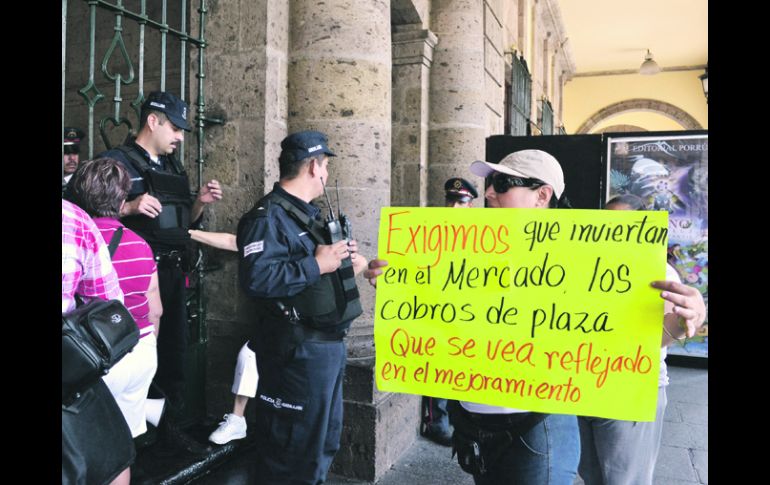 Inconformes. La manifestación arrancó en la Presidencia Municipal de Guadalajara. EL INFORMADOR /