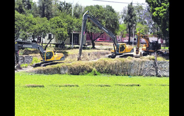 El parque liberación. Aunque son frecuentes los trabajos de mantenimiento, lo que más destaca al anochecer es la ausencia de vigilancia EL INFORMADOR /