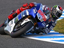 El piloto español de Moto GP de Jorge Lorenzo (Yamaha YZR M 1), durante la tercera tanda de entrenamientos libres. EFE /