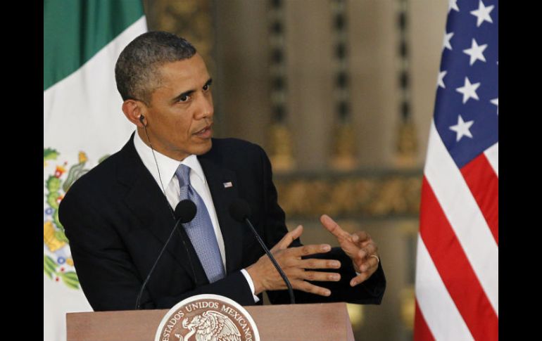 Barack Obama reafirmó su compromiso por una reforma migratoria a la vez que defendió su política de deportaciones récord. ARCHIVO /