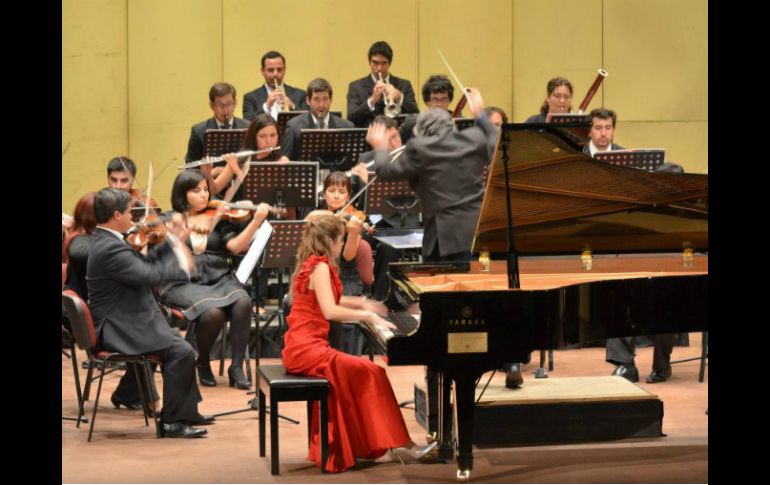 Lorena Eckell glosó al piano cuatro baladas, una sonatina, un tango y tres danzas argentinas. ESPECIAL /