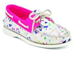 La temporada primaveral está colmada de colores brillantes y estampados dinámicos. Cortesía de Milly By Sperry top-siders  /