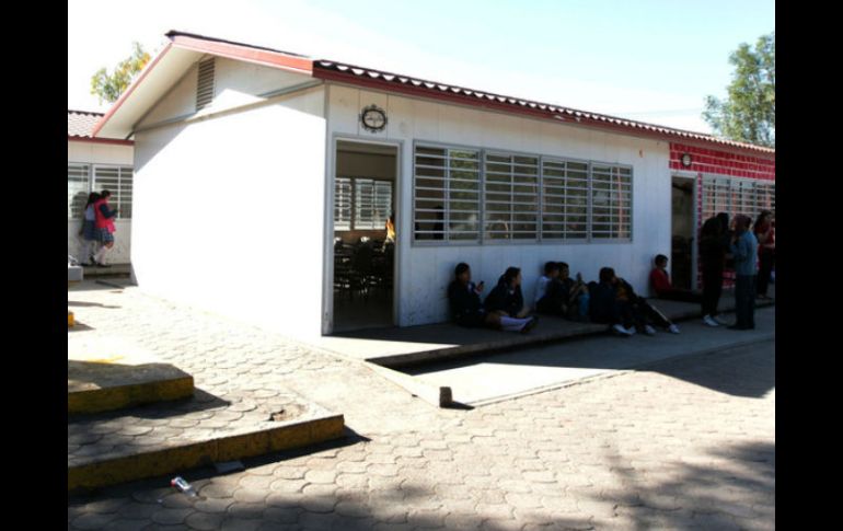 Los padres de familia quieren que se pueda tener más vigilancia dentro de los planteles, incluso de los propios alumnos. ARCHIVO /