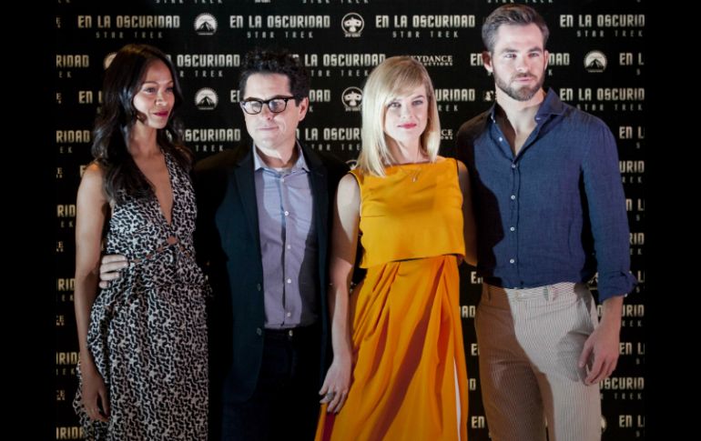 De izquierda a derecha: Zoe Saldana, J.J. Abrams,  Alice Eve, Chris Pine, en la promoción de ''Star Trek'' en México. AP /