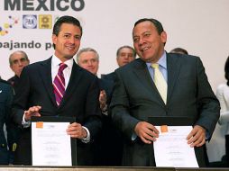 Peña y Zambrano, durante la firma de un anexo al Pacto por México. EFE /