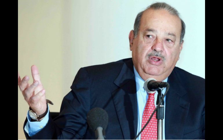 Carlos Slim considera que la reforma servirá para estimular la inversión en el país. ARCHIVO /