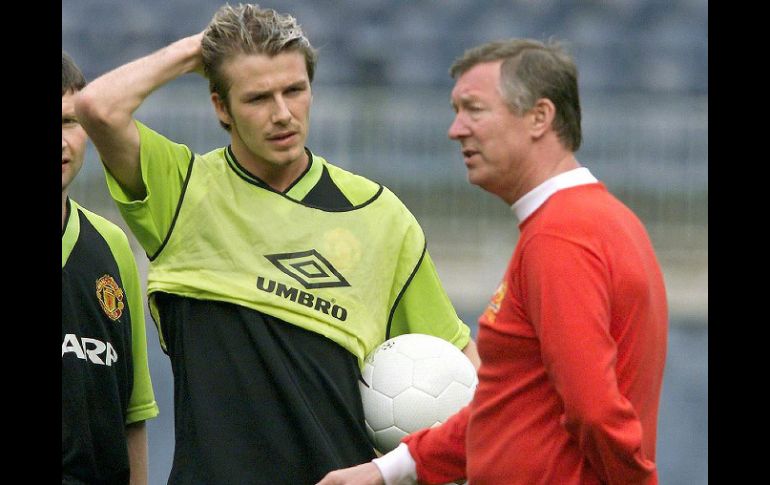 Para David Beckham, Sir Alex Ferguson es el mejor director técnico con quien ha trabajado, además de ser una figura paterna. AFP /