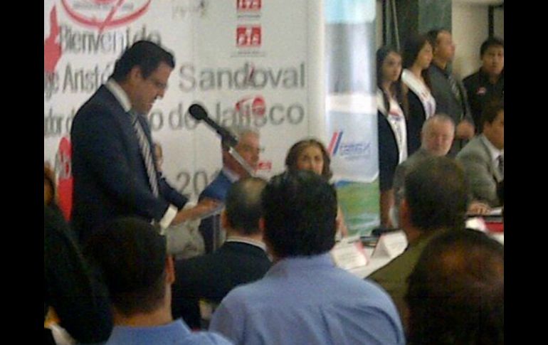 El gobernador Aristóteles Sandoval durante la firma del acuerdo.  /