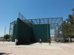 Aspecto de un juego de frontenis en la Unidad López Mateos.  /