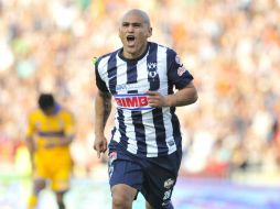 Humberto Suazo celebra una anotación ante Tigres. EFE /