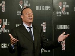 Pese a que su reloj vital marca casi siete décadas, Julio Iglesias asegura que no se siente en absoluto ''viejo''. EFE /