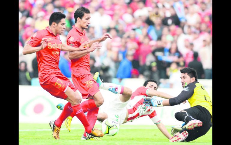 Necaxa recibió dos goles en diez minutos y erró un penal. MEXSPORT /