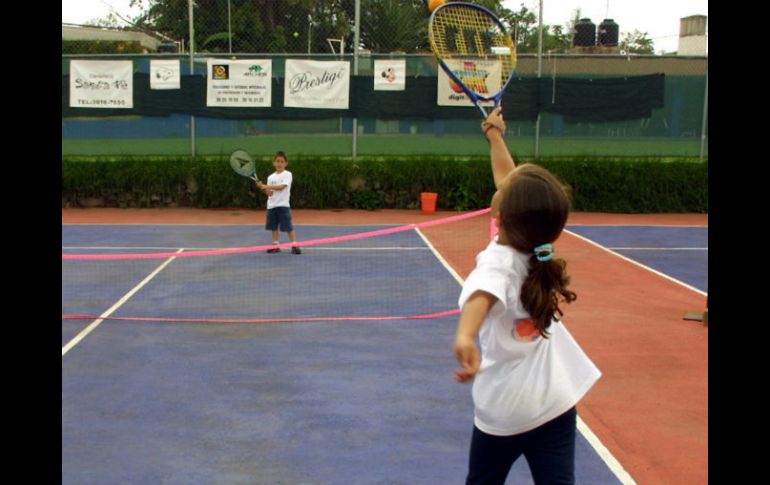 En este momento las clases de mini-tenis se están impartiendo ya en el Centro Deportivo Independencia o Unidad 12. ARCHIVO /