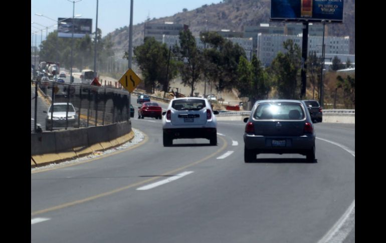 Al Periférico se aplicarán este año 405 millones de pesos para construir un nodo vial en el cruce con avenida  Alcalde. ARCHIVO /