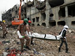 El derrumbe es considerado como uno de los más trágicos accidentes industriales. AP /