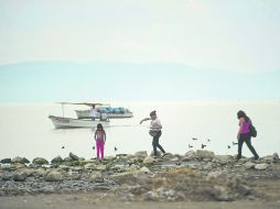 El lago. Hay sólo 26 inspectores de la CEA para Chapala. EL INFORMADOR /