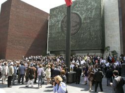 A pesar de no haber peligro, edificios públicos de la capital, como la sede del Senado y la cámara de Diputados son desalojados. ARCHIVO /