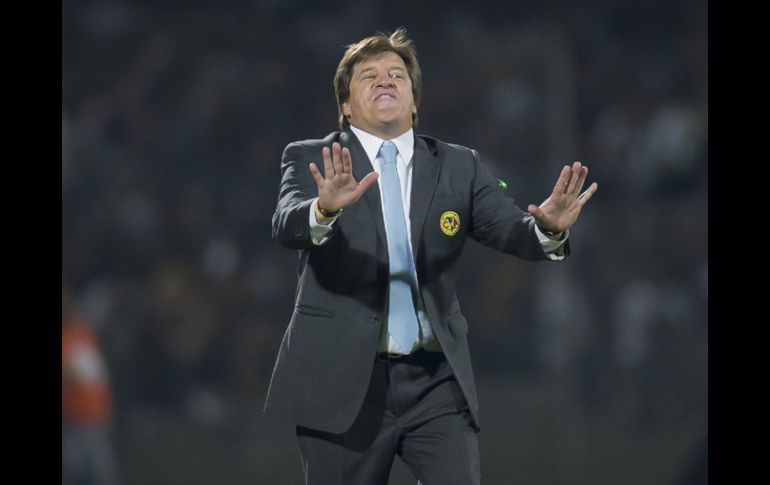 Miguel Herrera buscará sorprender a Pumas en el juego de vuelta. MEXSPORT /