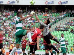 Acción del partido de ida de la Liguilla entre Santos y Atlas. NTX /