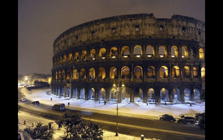 Señala que en la avenida que conduce al Coliseo de Roma hay falsos centuriones y otros imitadores, pero de personajes anónimos. ARCHIVO /