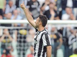 Mirko Vucinic (en la imagen) anota para los ''bianconeri'' al minuto 61. EFE /