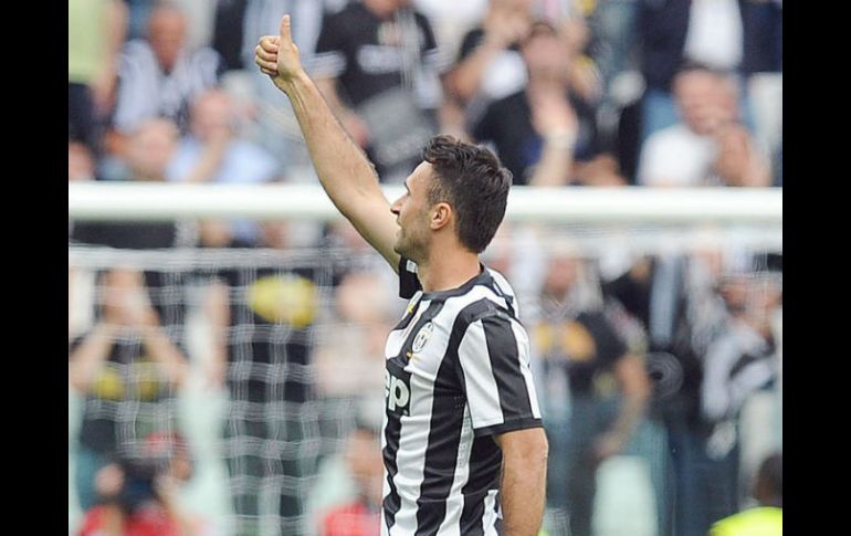 Mirko Vucinic (en la imagen) anota para los ''bianconeri'' al minuto 61. EFE /