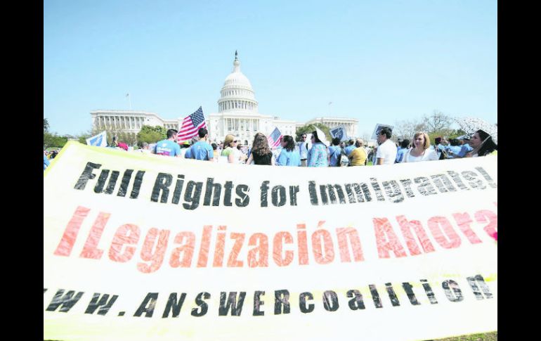 Miles de personas se congregan frente al Capitolio para demandar una reforma migratoria. ESPECIAL /