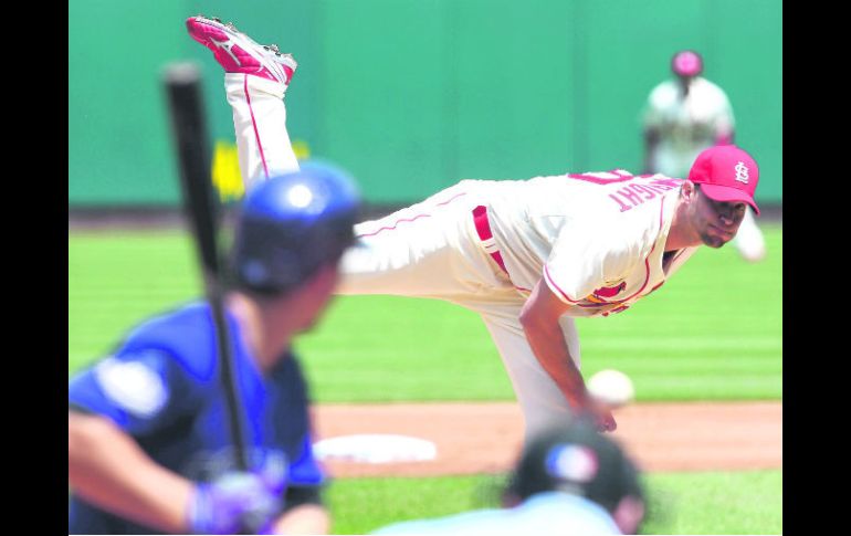 Adam Wainwright cubrió la ruta completa, recibió dos imparables, ponchó a siete y dio sólo una base por bolas. AFP /