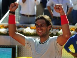 Nadal vence a Wawrinka para quedarse con el trofeo en su tierra. AFP /