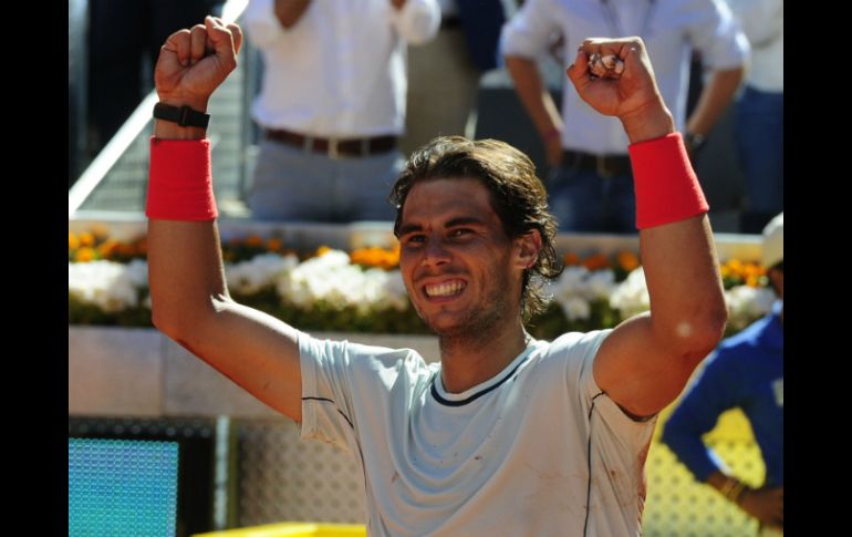 Nadal vence a Wawrinka para quedarse con el trofeo en su tierra. AFP /