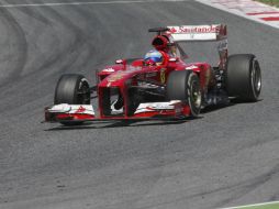 Fernando Alonso obtiene una victoria con categoría hoy en el Circuito de Catalunya. EFE /