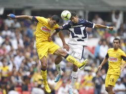 Acción del partido entre América y Pumas, donde las Águilas pasaron problemas para estar en semifinales. EFE /