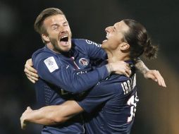 Beckham e Ibrahimovic festejan el título logrado por el PSG en la liga francesa. EFE /