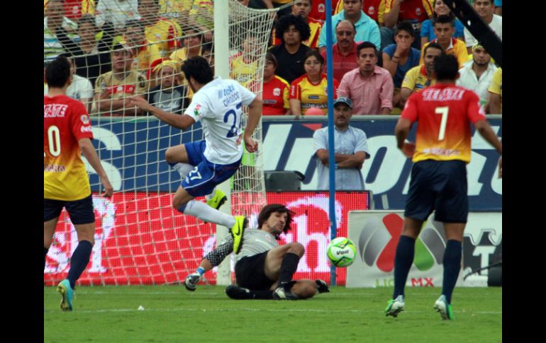 Acción del partido entre Morelia y Cruz Azul que le dio el pase a los Cementeros.  /