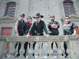 Avilez, al centro, promueve su álbum ''Si el infierno existiera'', el primero que realiza al lado de Los Extraños. EL INFORMADOR /