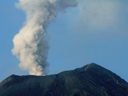 El Cenapred indica que hasta el momento no hay indicativos de que se produzca una explosión grande. ARCHIVO /