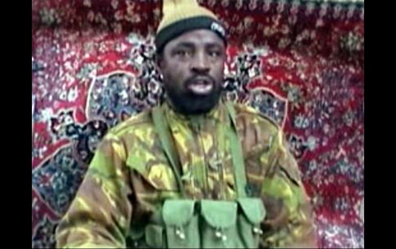 En el video, Shekau tiene al hombro un fusil militar Kalashnikov mientras habla, con el fondo cubierto por una alfombra. AFP /