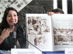 La editora Deborah Holtz, durante la conferencia de prensa para presentar el libro. EFE /