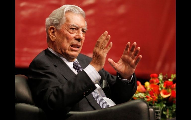 Mario Vargas Llosa recibirá este reconocimiento el viernes 17 de mayo. ARCHIVO /