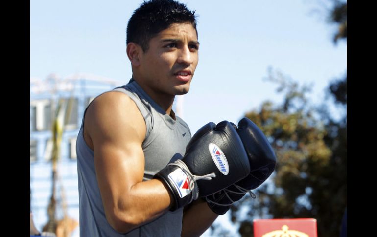 Abner Mares busca seguir haciendo buena historia en su carrera como boxeador profesional. AP /