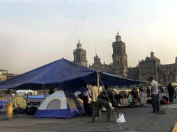 Maestros de la CNTE se encuentran en un plantón en el Zócalo capitalino para exigir el cumplimiento de sus demandas. ARCHIVO /