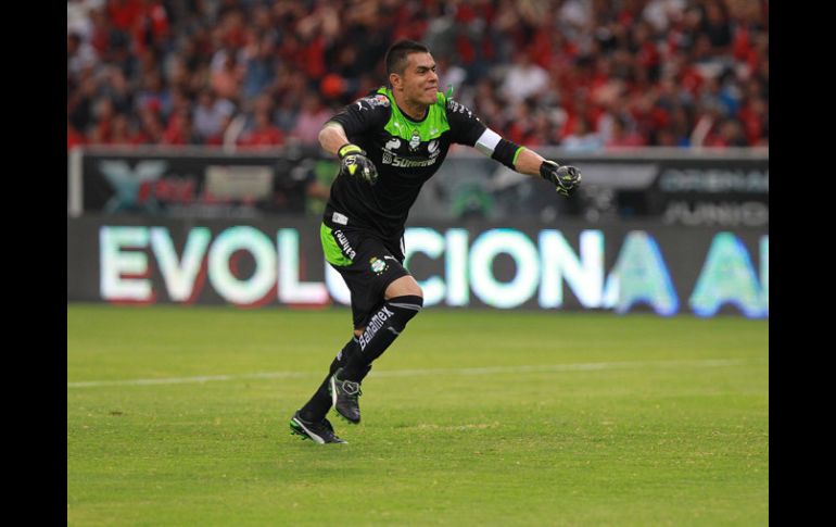 Oswaldo Sánchez es de los jugadores con experiencia en la Liguilla del Clausura 2013.  /