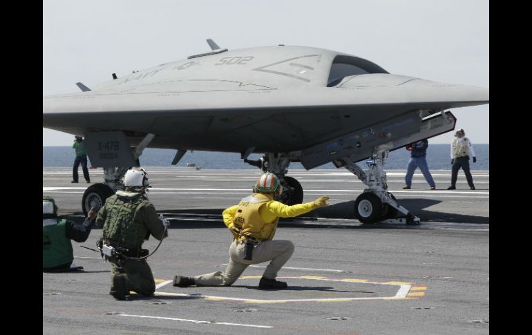 Tras el vuelo de prueba de una hora y cinco minutos, la aeronave aterriza en la basa naval de Patuxent River, en Maryland. AP /