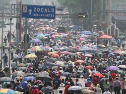 Integrantes de la CNTE, realizan una mega marcha hacia el Zócalo capitalino, en conmemoración del Día del Maestro. NTX /