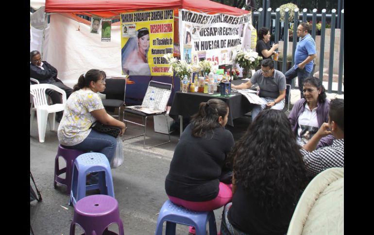 Las madres indican que no desistirán de su huelga de hambre hasta ver resultados concretos de las investigaciones. ARCHIVO /