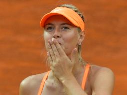 La tenista celebra lanzando un beso tras su triunfo. AFP /